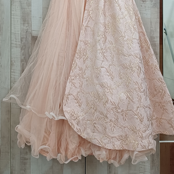 Heavy wedding dress - Picture 4 of 9